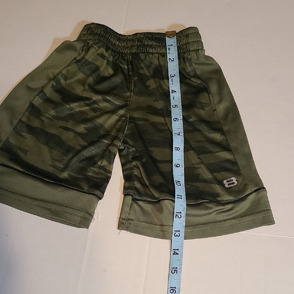 Layer 8 Camo Print Boys Athletic Shorts Size 6 EUC - Picture 8 of 9